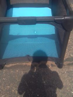 Foldable crib for moms