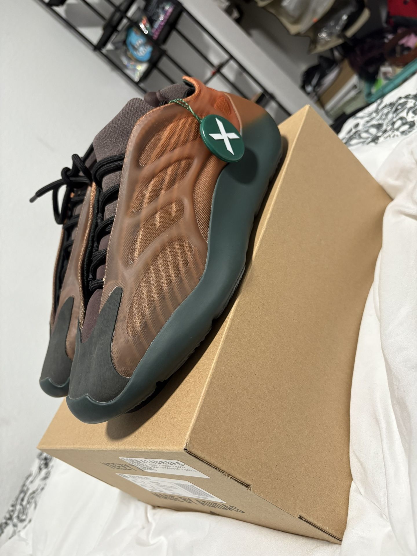 Yeezy 700 V3 “Copper Fade” Size 9.5