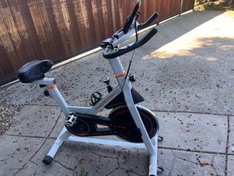 UREVO Indoor cycling bike