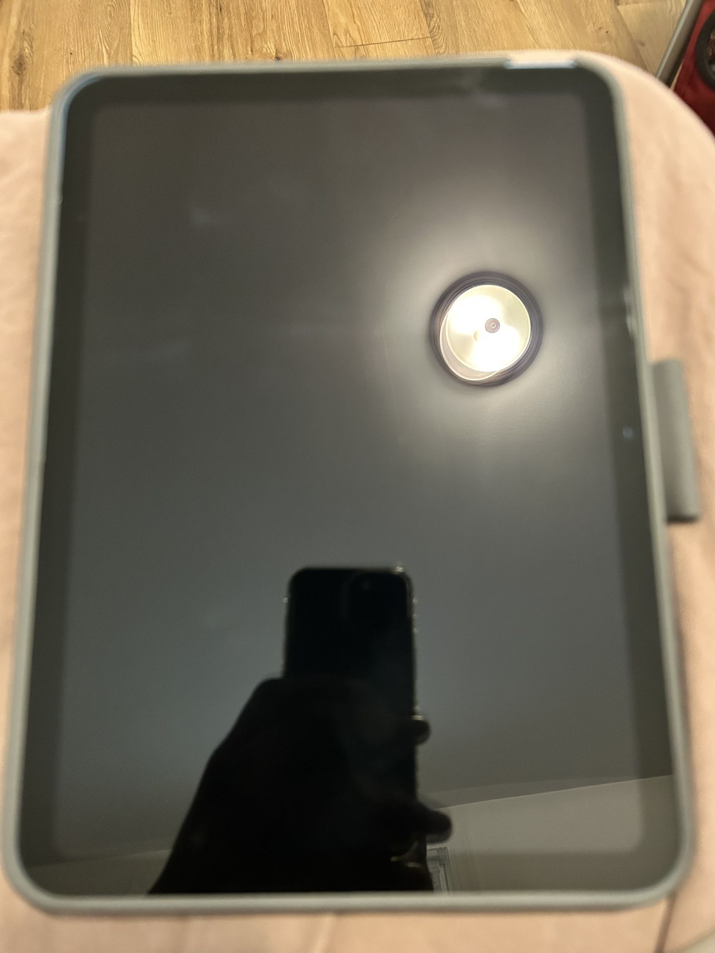 Ipad 10th Gen 64GB MPQ13LL/A And Logitech Combo Touch Detachable keyboard