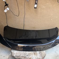 Camaro trunk with spoiler