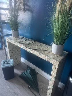 Table tan