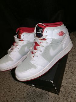 Air Jordan’s 1 bugs bunny edition size 6y