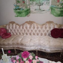 Vintage Couch Absolutely Beautiful