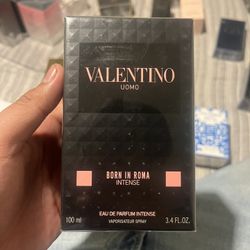 Valentino Uoma Born In Roma Intense 3.4oz/100ml
