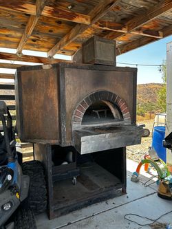 Pizza oven (copper sides )