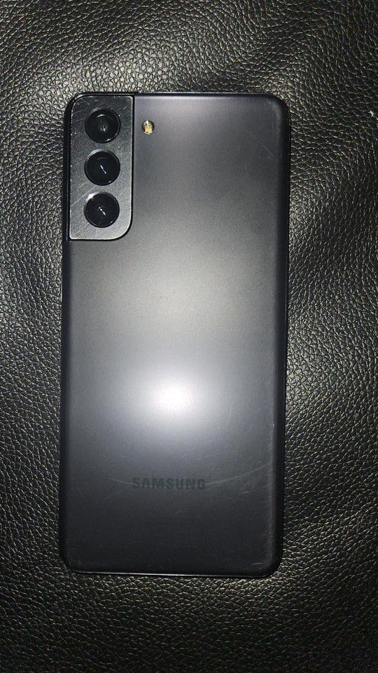 Scratched Samsung S21-128GB
