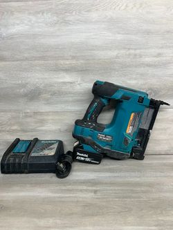 Makita 18V LXT Cordless 18-Gauge Brad Nailer Kit (PO1021922)