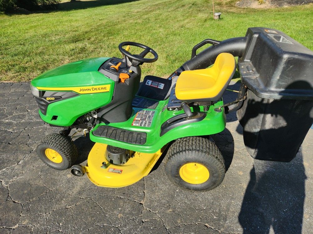John Deere S100 With Bagger 49 Hours 