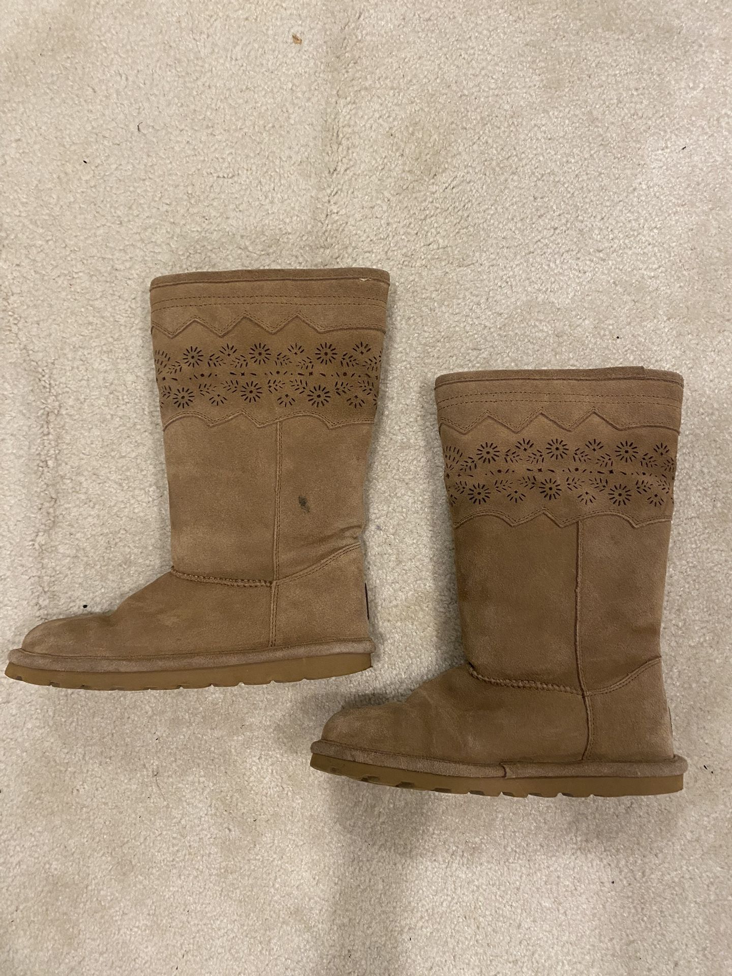 Women’s Bearpaw Shoes 8