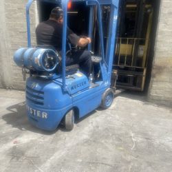 Forklift 