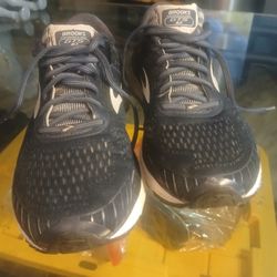 Brooks Mens Adrenaline GTS 18 Size 10D Running Shoes 