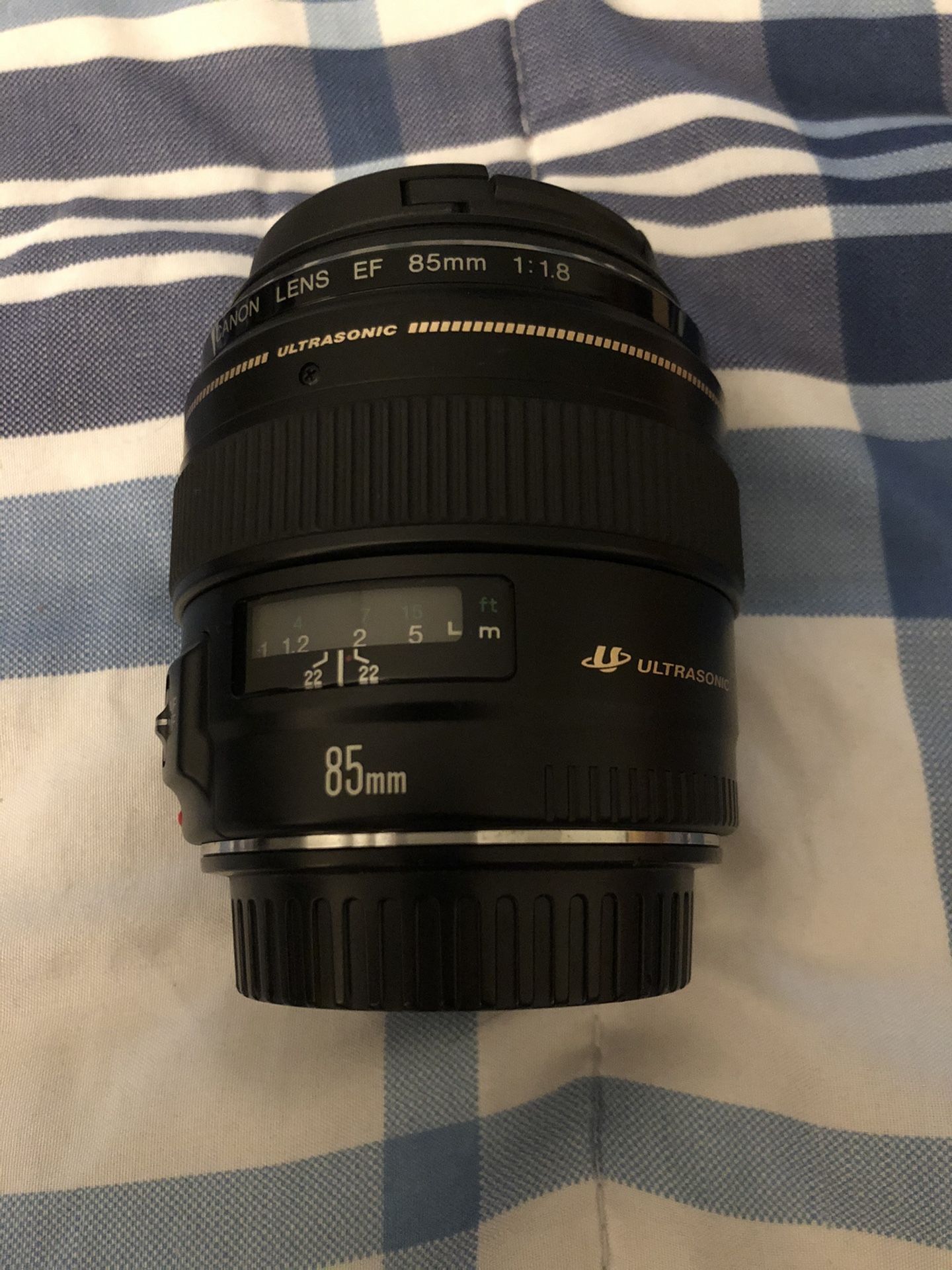 Canon 85mm 1.8 Lens