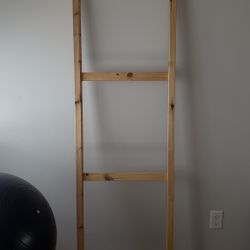 Wood Blanket Rack