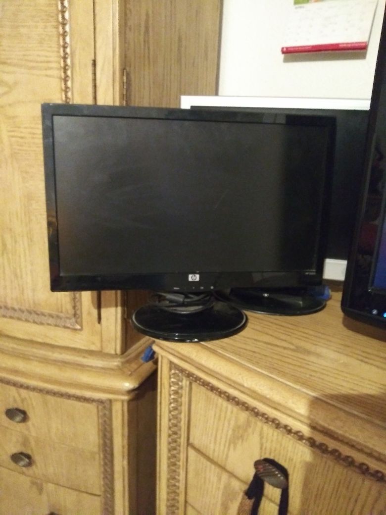 Hewlett-Packard 19' computer monitor