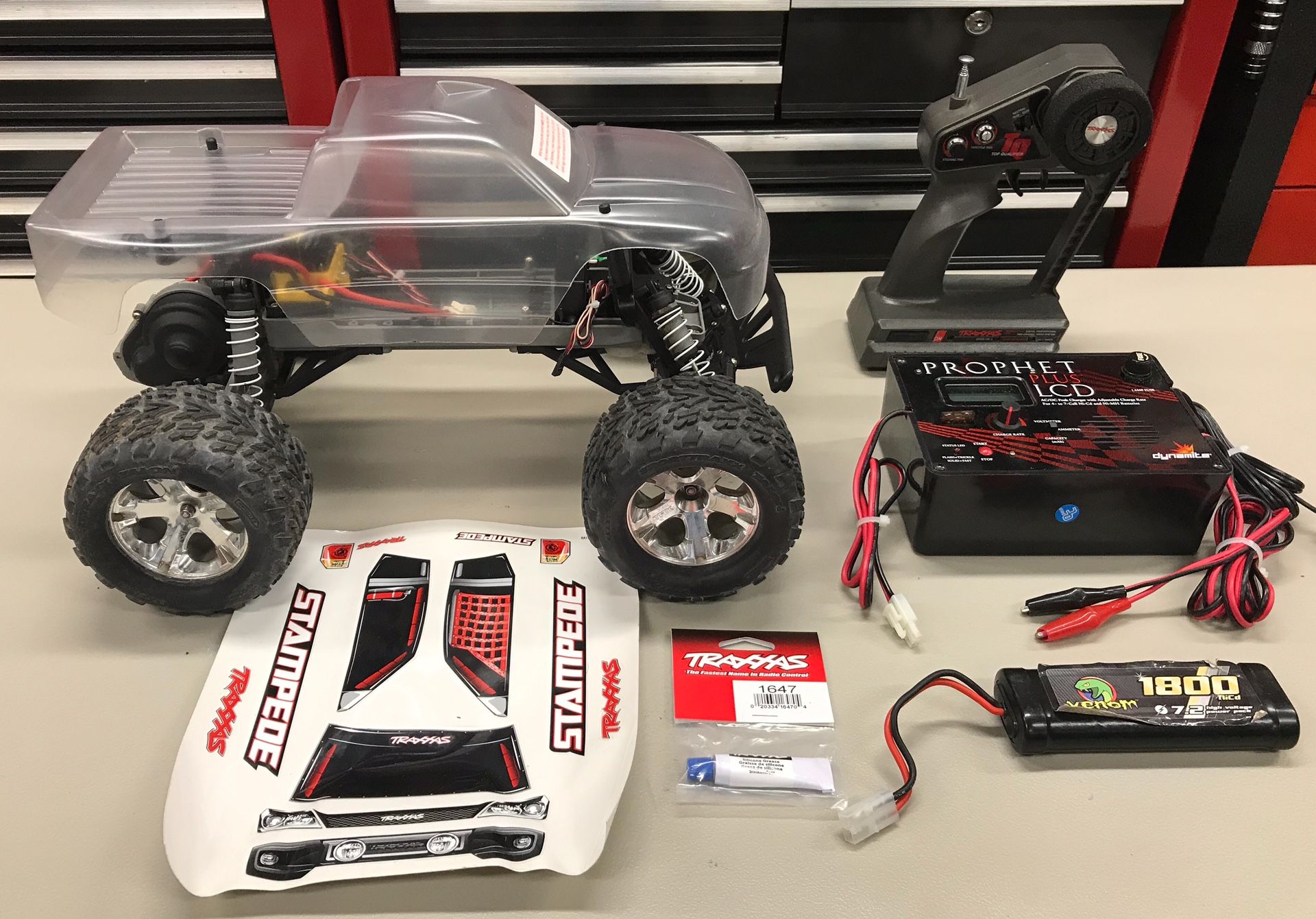 TRAXXAS STAMPEDE 1/10th SCALE RADIO CONTROLLED RC TRUCK IN EXCELLENT LIKE NEW CONDITION. INCLUDES RPM FRONT BUMPER, BATTERY AND CHARGER. $75