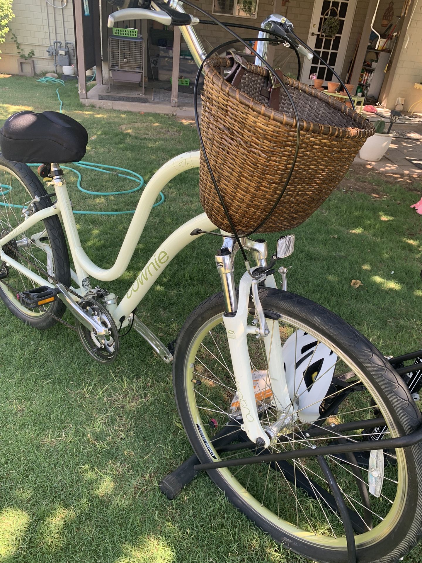 Townie Electra 21Speed Bicycle with Accessories for Sale in Phoenix