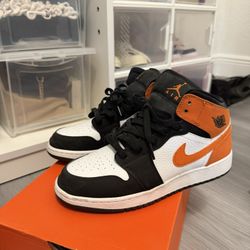 Orange Nike Sneaker 