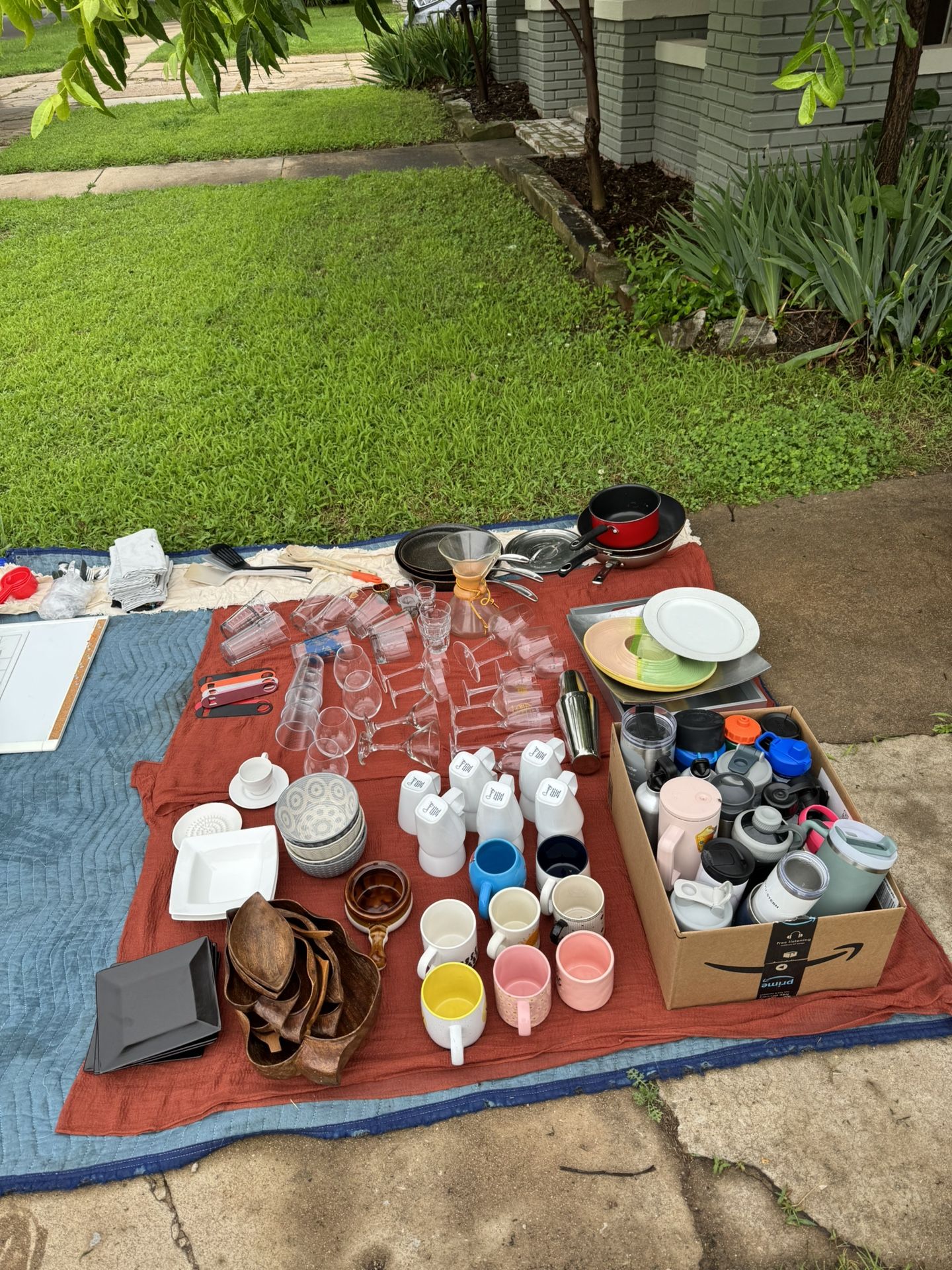 Garage Sale!!’ Near Plaza District Today (Saturday)