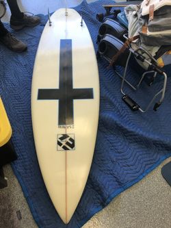 6’8” surfboard