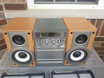 Panasonic SA-PM 22, FM/AM tuner, CD & cassette player. Great and sounding beautiful system. 40 watts.