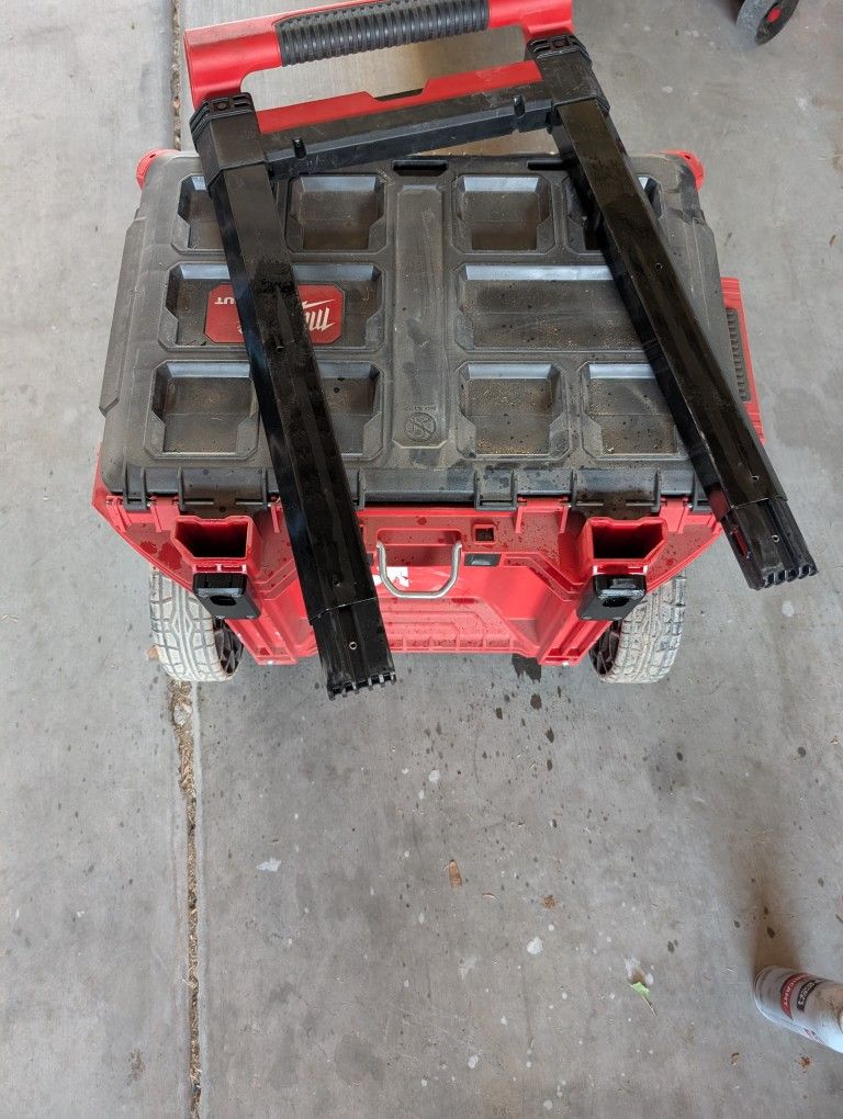 Milwaukee Packout Rolling