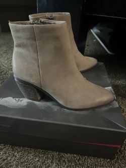 Vince Camuto booties Size 5.5
