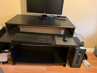 Computer table with 4 Wells