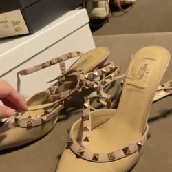 BARELY USED VALENTINO HEELS