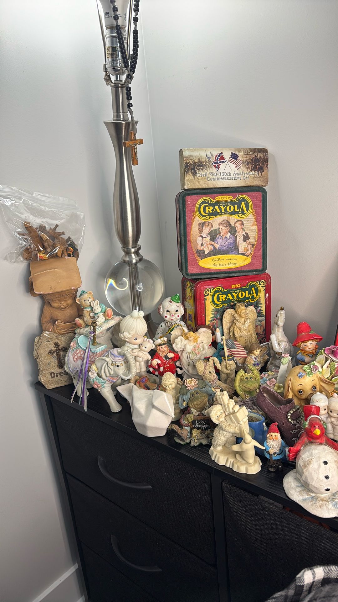 Figurines