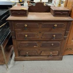 Dresser 
