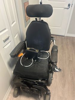 Quantum Q6 Edge Power Chair – Needs Repair – $450 OBO