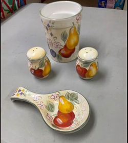 Kitchen Set: Utensil Holder, Salt/Pepper Shakers & Spoon Rest 