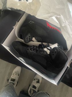 Jordan 5 Halloween that glow in the dark don’t come out till October 17