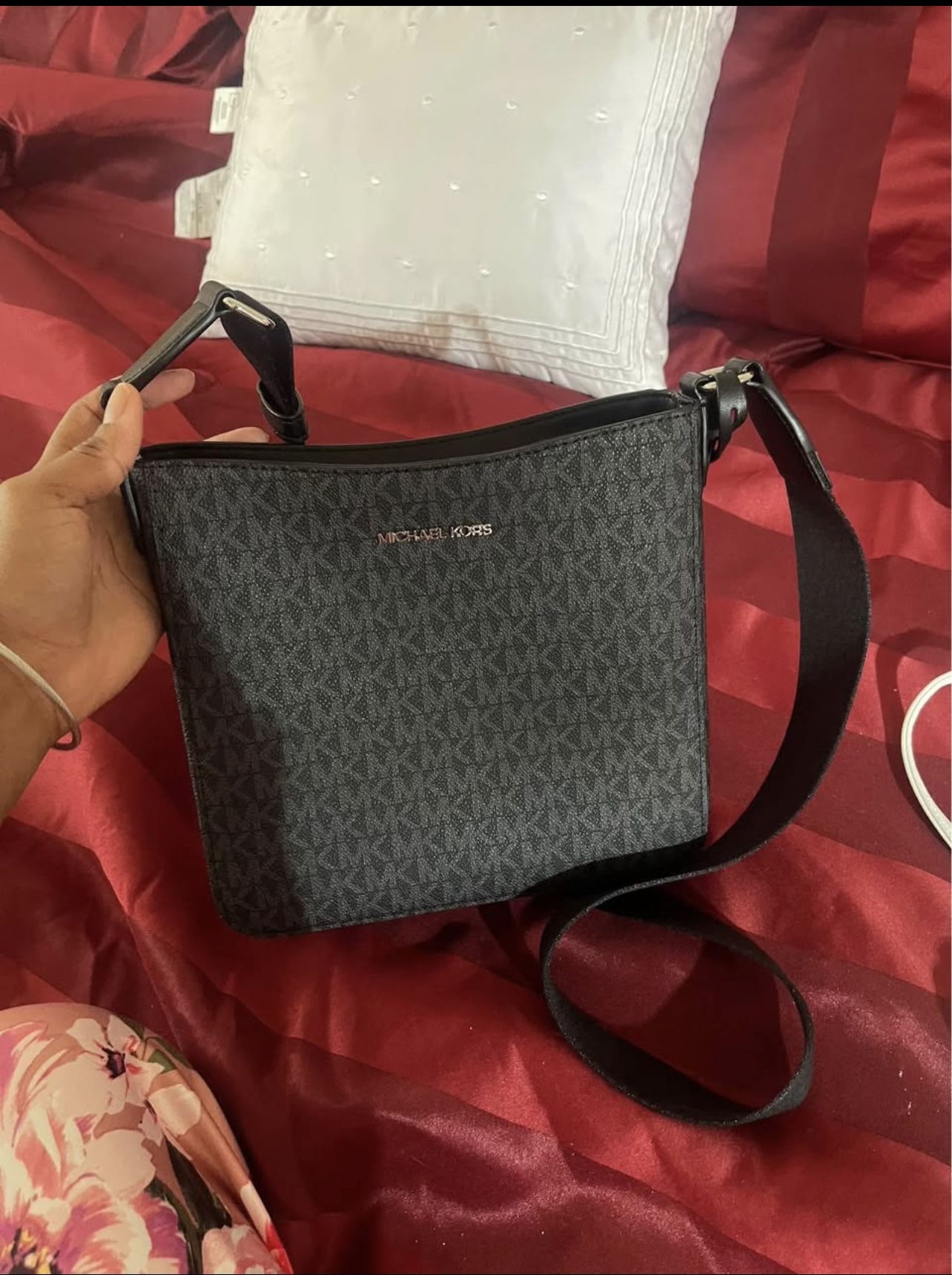 Michael Kors Pocketbook & Hats