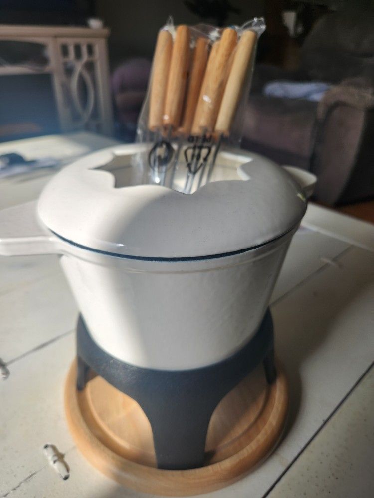Birdrock home fondue pot. New in box