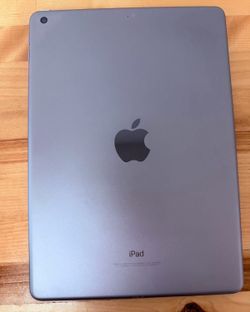 Apple iPad 5th Generation 32GB Space Gray Wifi.