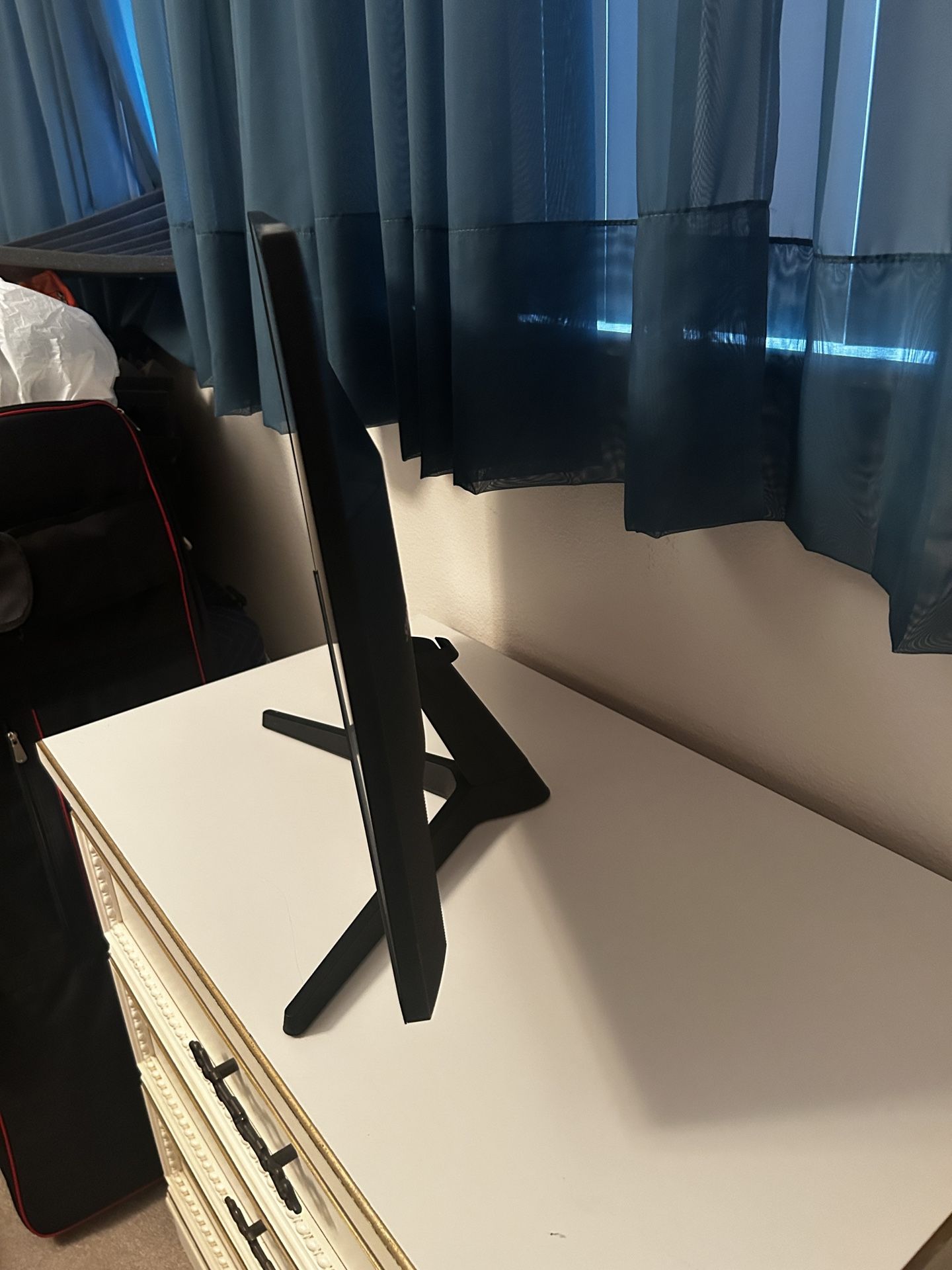 Monitor 22”