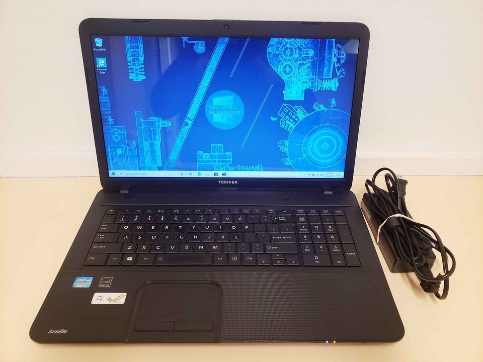 TOSHIBA SATELLITE C875-S7303 / 320GB HDD / 6GB RAM / i3-3110 2.40GHz / 17.3" / WIN 10 LAPTOP