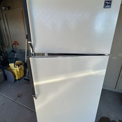 WHIRLPOOL REFRIGERATOR 