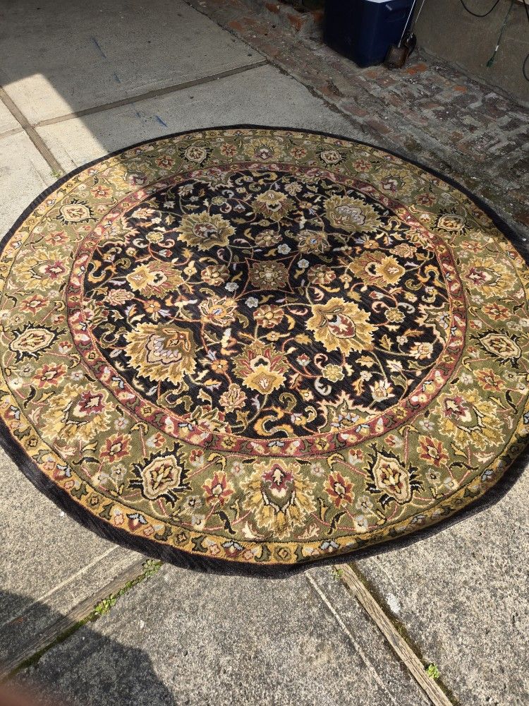 8 Foot Round Rug..good Condition