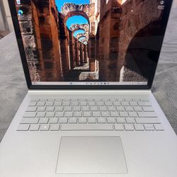 Microsoft Surface Book 2, Core i5 / 8GB RAM  / 256GB SSD