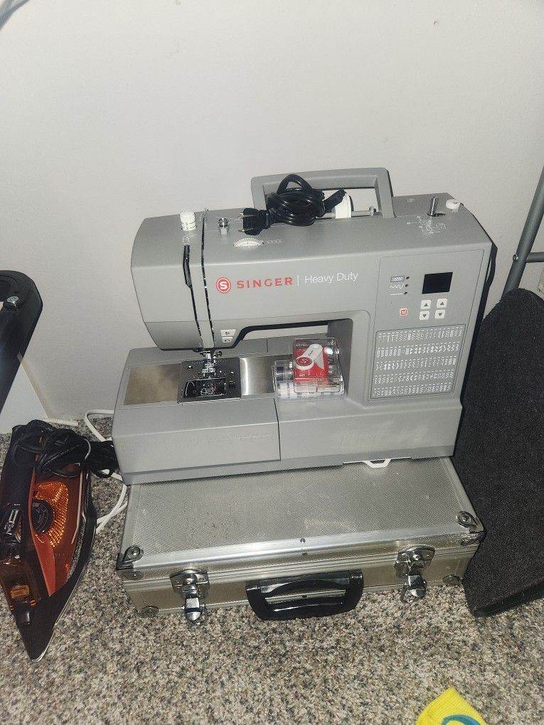 HEAVY DUTY SINGER SEWING MACHINE