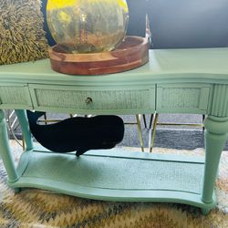 CUTE CONSOLE TABLE AT PICKY PINCHERS 5280 SEMINOLE BLVD ST PETE OPEN NOON TO 6pm FREE DELIVERY 