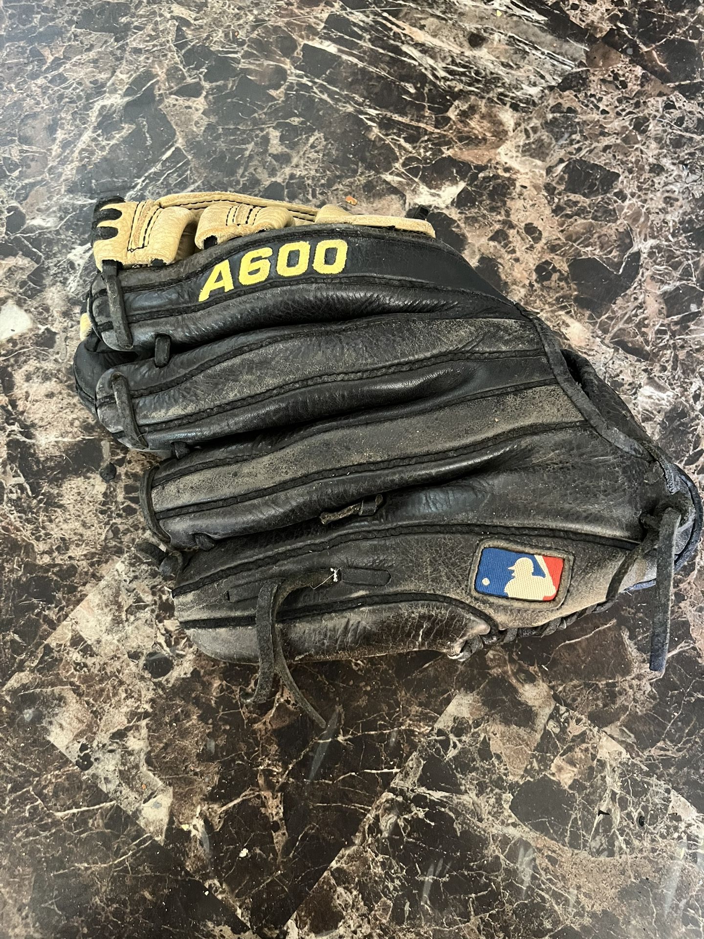 Wilson A600 Baseball Glove 11 Inch Leather
