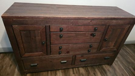 5-Pc Rustic Solid Pine Bedroom Set: Full-Size Bed, Dresser, Mirror, & 2 Side Tables $475 OBO