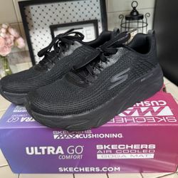 Skechers MAX Cushioning - Almost New!  