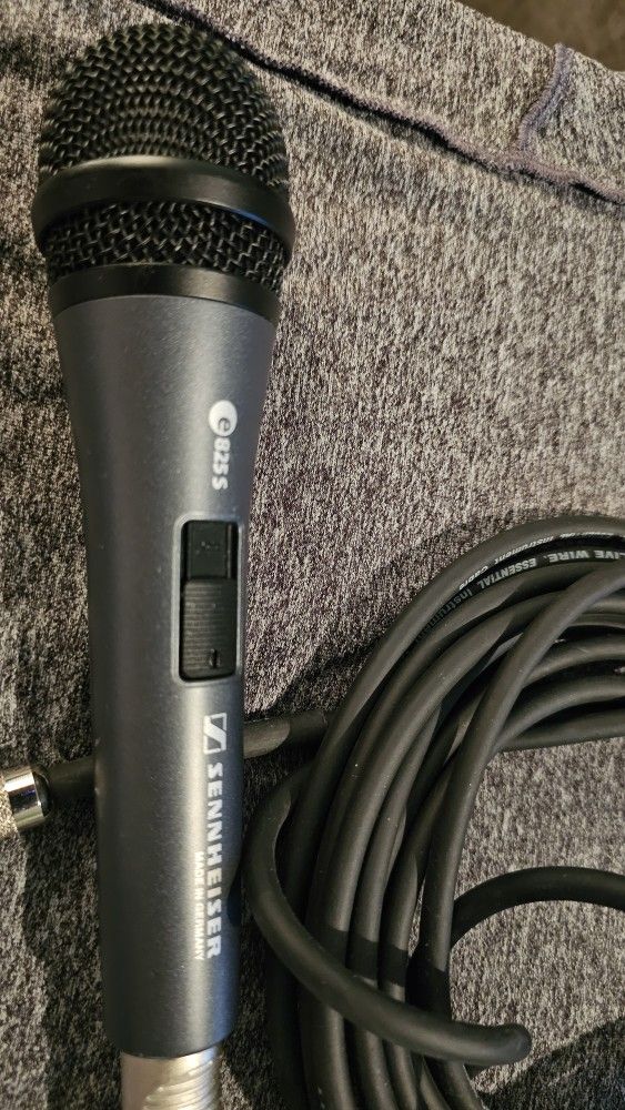 SENNHEISER E825-S Stage Mic