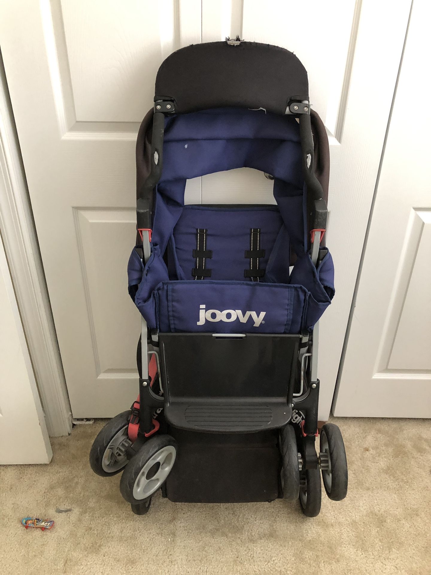 Joovy ultralight caboose stand and sit stroller