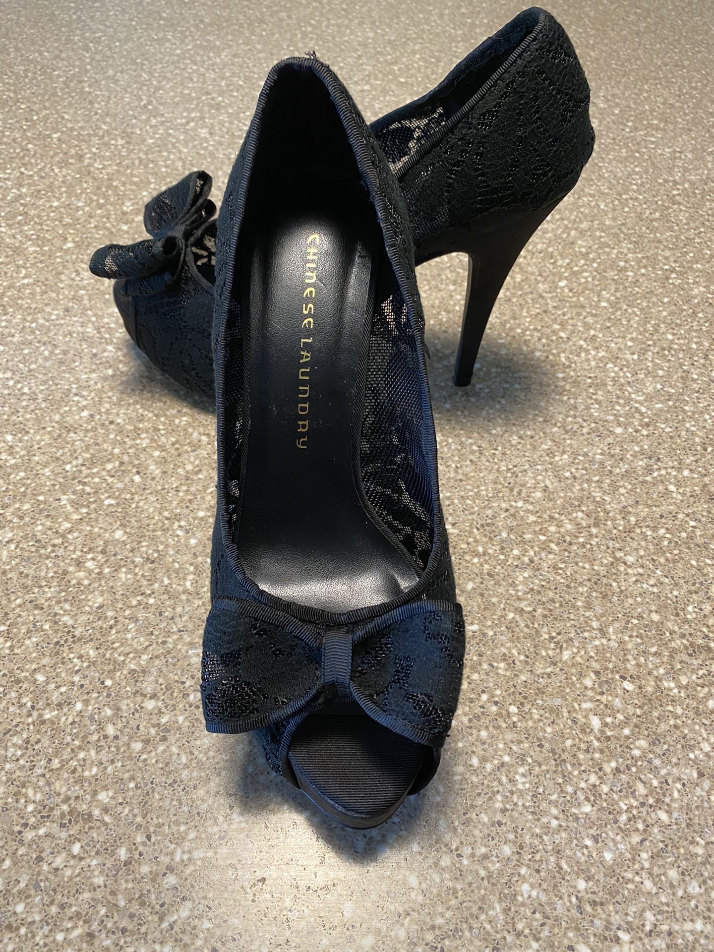 8 1/2 M, Black Lace Stilettos w/Bows
